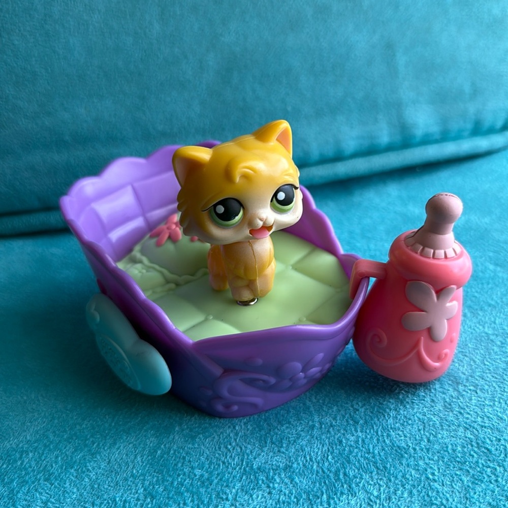 Littlest Pet Shop (LPS) Magic Motion Cat